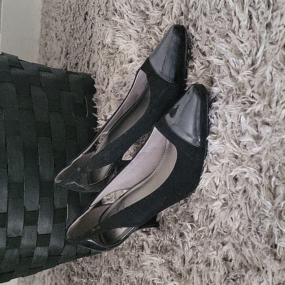 Life Stride Soft System "Kimmy" Cutout Heel Pumps - Picture 2 of 7